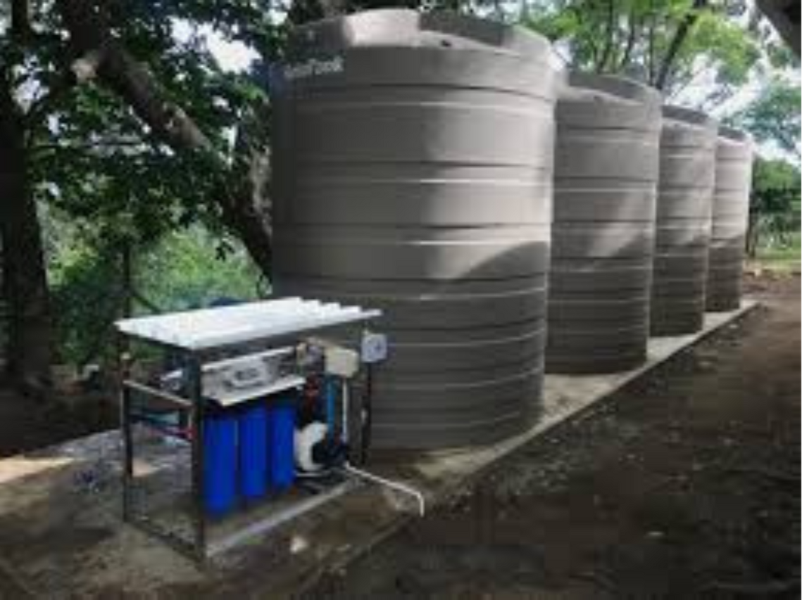 Water tank filtration system