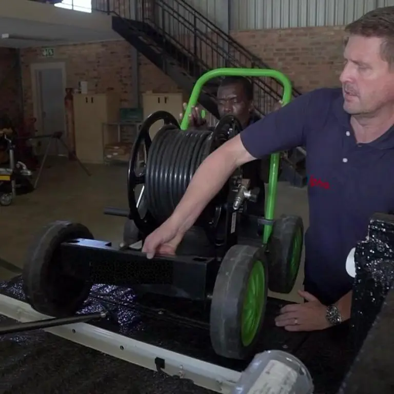 Wheeled high-pressure water jetting machine