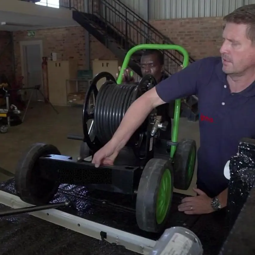 Wheeled high-pressure water jetting machine