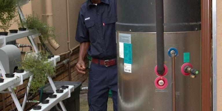 Monde inspecting heat pump