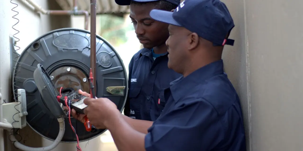 Tips to handle geyser emergencies before a plumber arrives