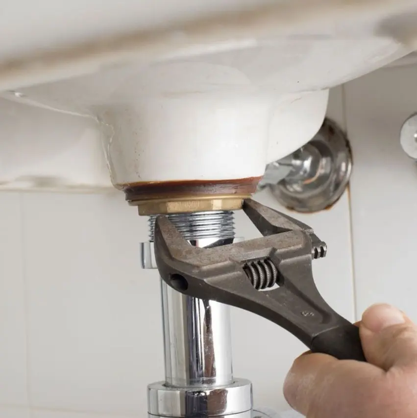 Tightening a sink drain pipe