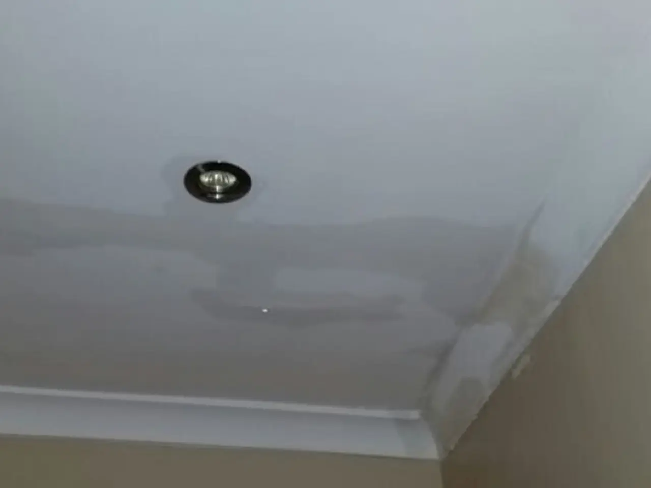 How to handle a burst geyser quickly and minimise damage to your home