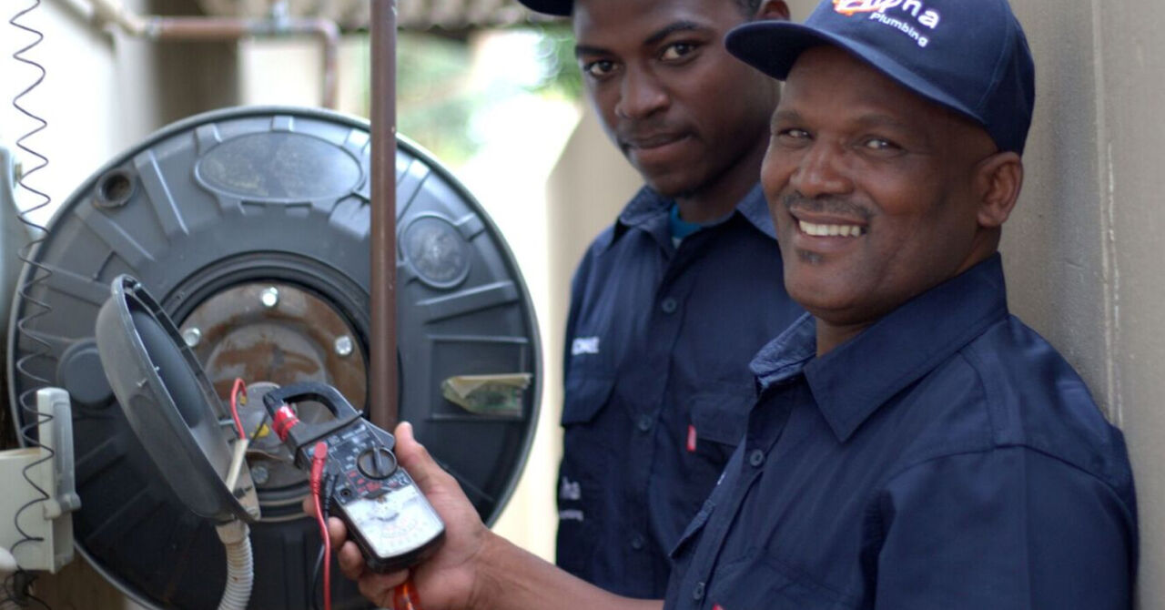 10 reasons to choose Alpha Plumbing for your next geyser installation