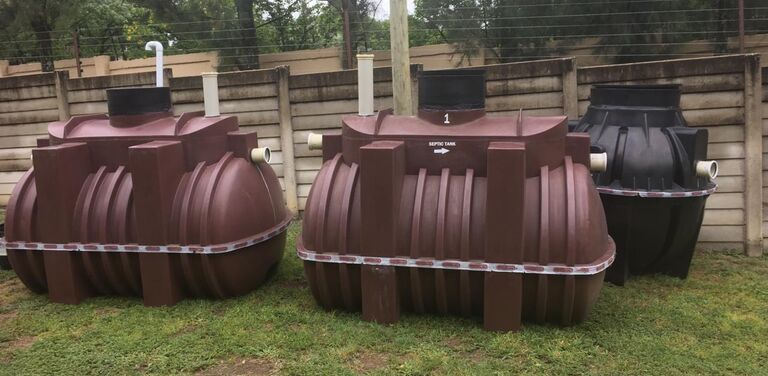 Ribbed septic tanks