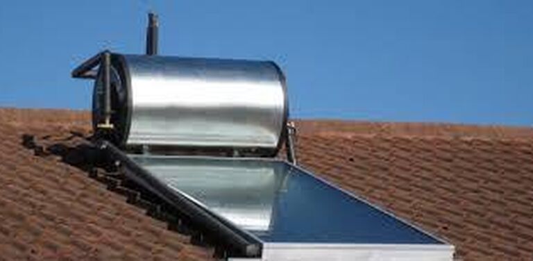Roof-mounted solar geyser